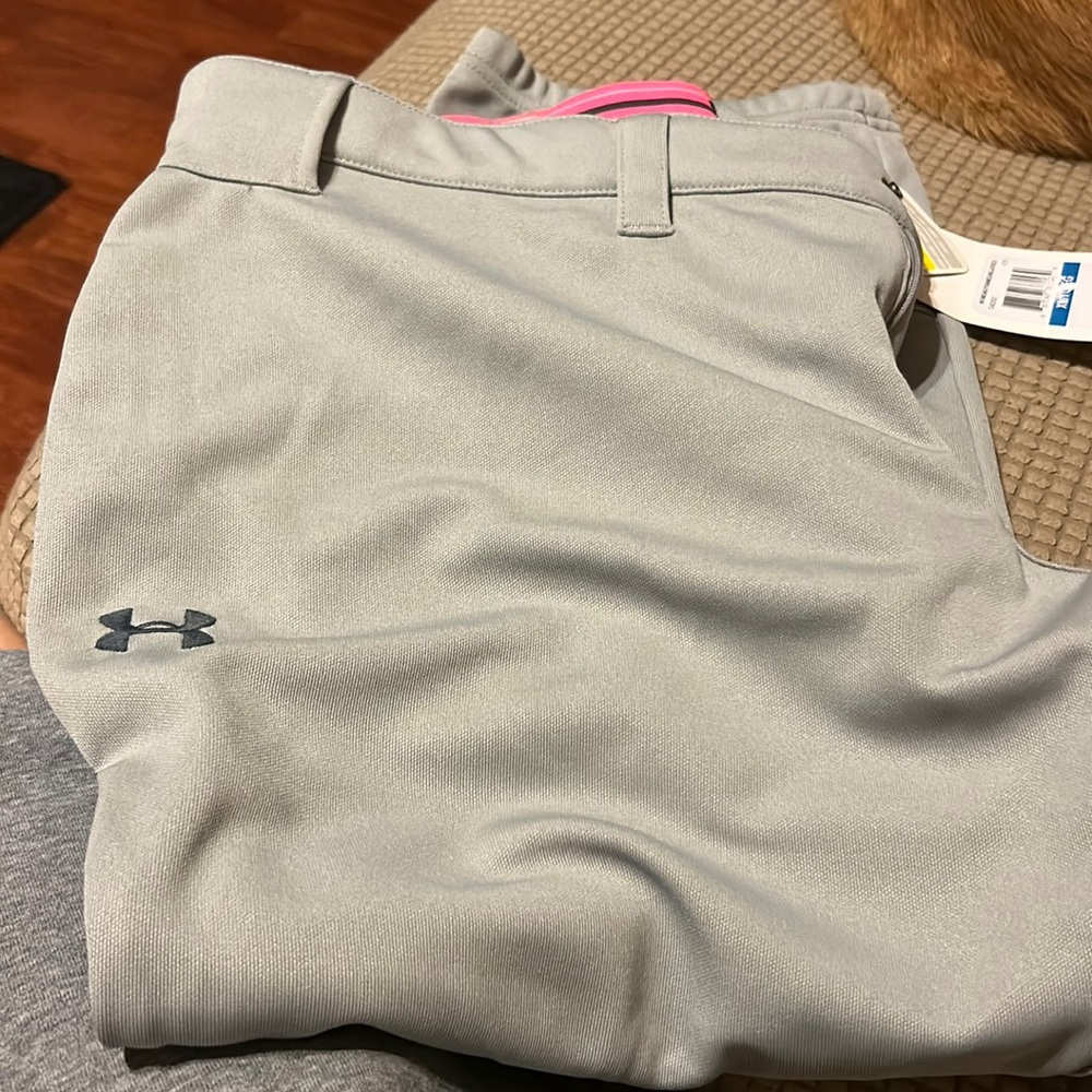 Women’s under Armour capri style softball pants